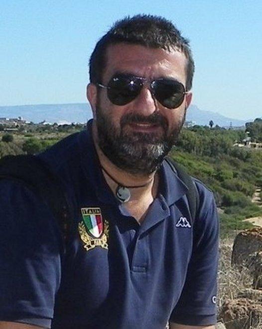 Le squadre entrano in campo con la maglia “Ciao Gus”