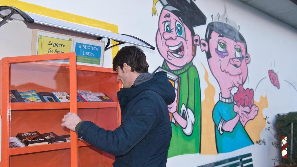 Libri e spray, e Zone è più bella