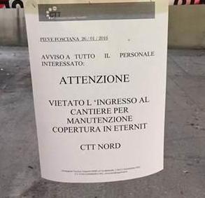 Lastre di eternit ancora sul tetto del deposito 