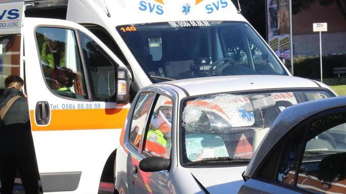 Tamponamento fra tre auto feriti due anziani