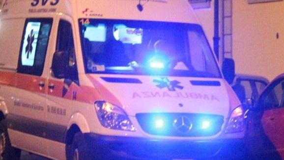 Ambulanza Svs durante un intervento (foto d'archivio)