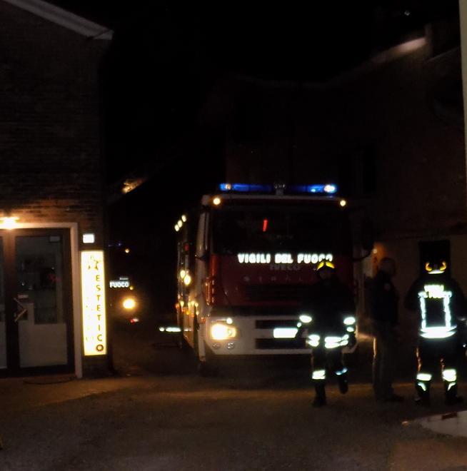Per spegnere l’incendio rimangono ustionati 