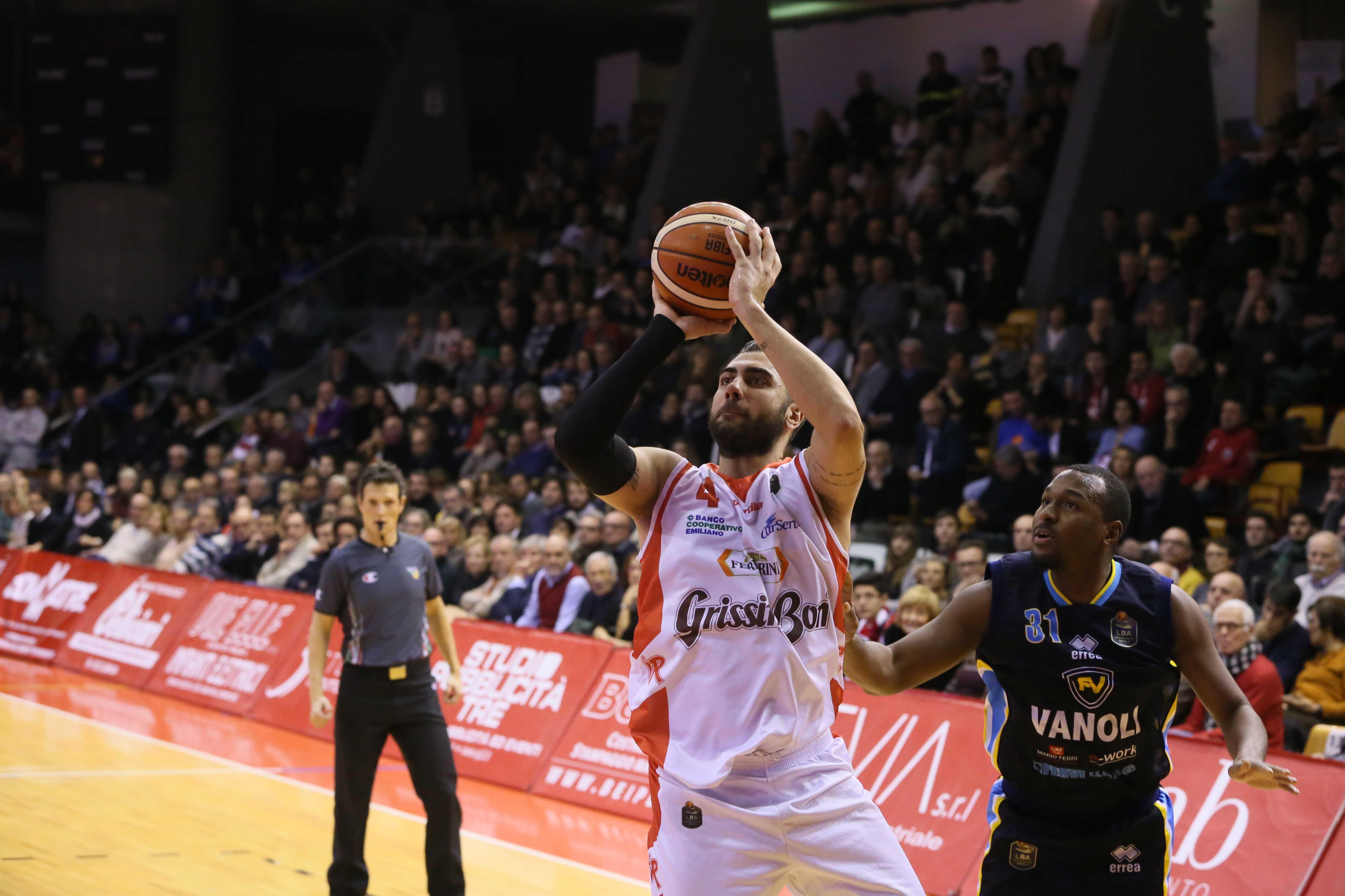 Grissin Bon, Aradori fuori anche con Sassari
