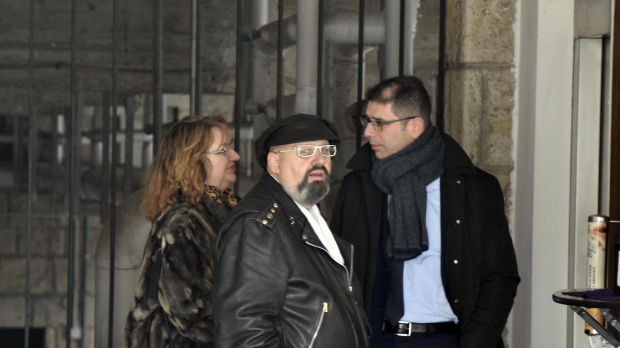 Bruno Poeti con la sua compagna e l'avvocato Adriano Galli (foto Bf)