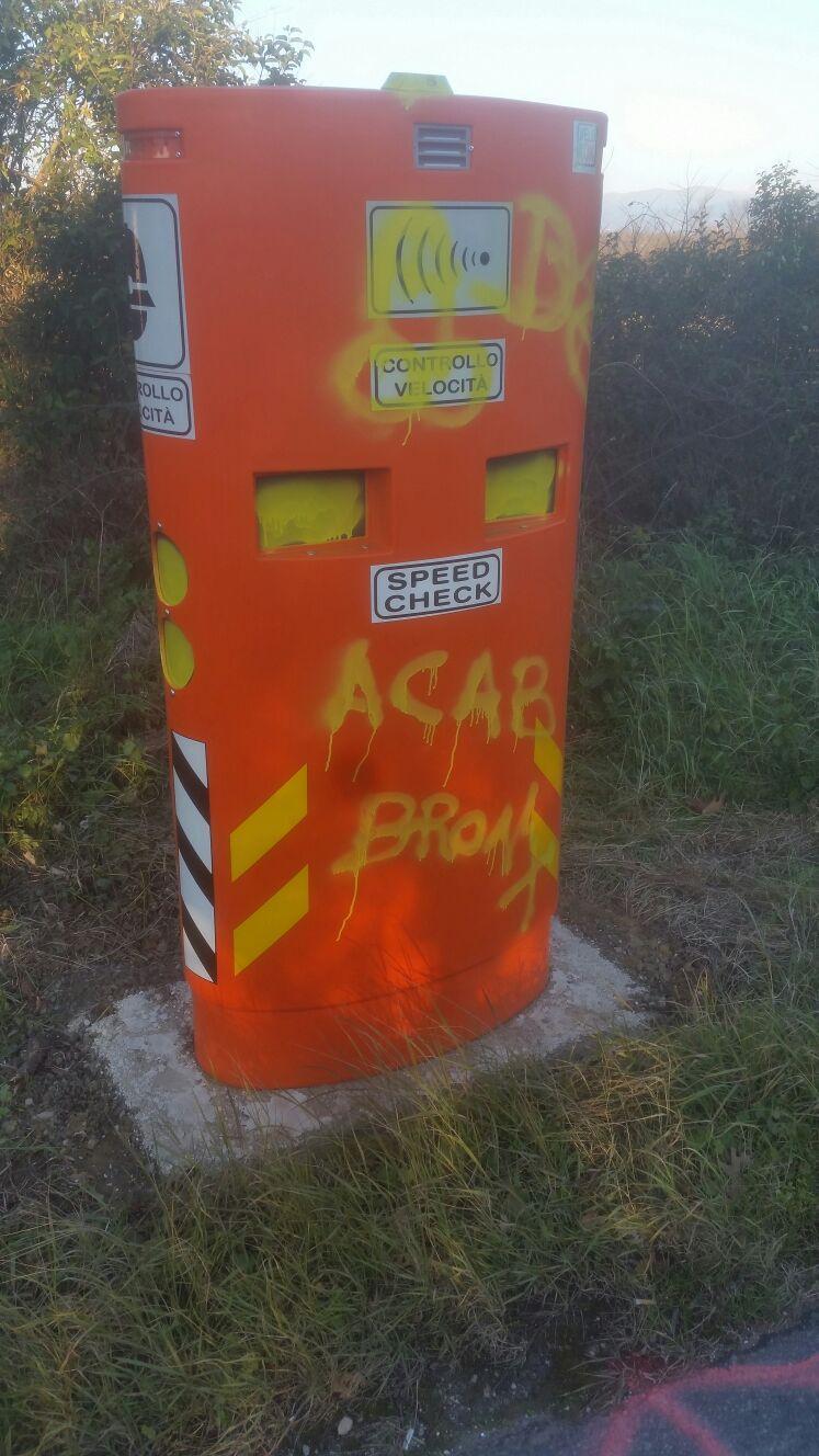 Lo speed check vandalizzato