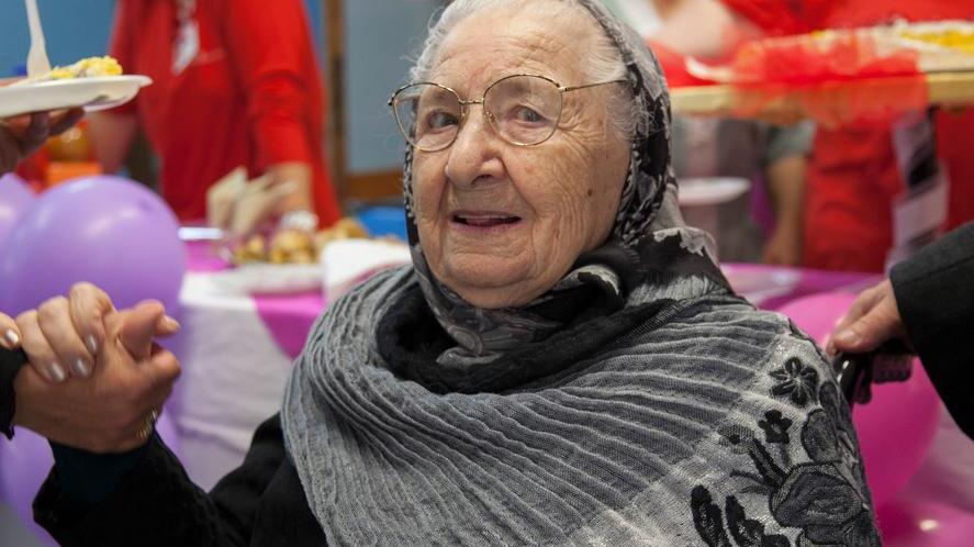Alghero, nonna Giovannina in festa per i 109 anni 