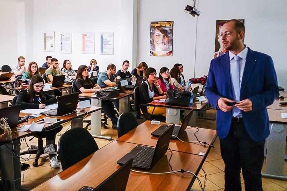 Una lezione all'università di Oristano