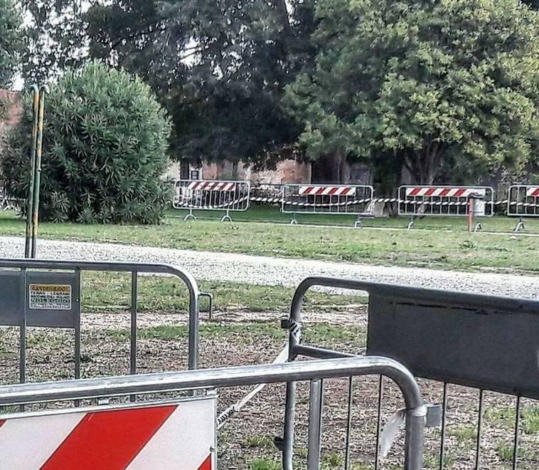 Uno scorsio di piazza della Resistenza transennato