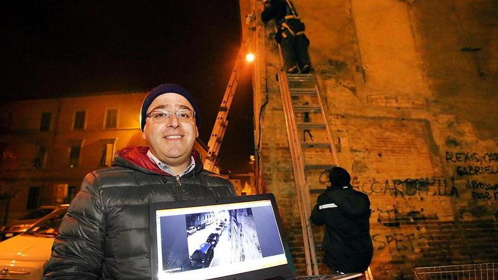 Quasi 40 telecamere contro spaccio e furti