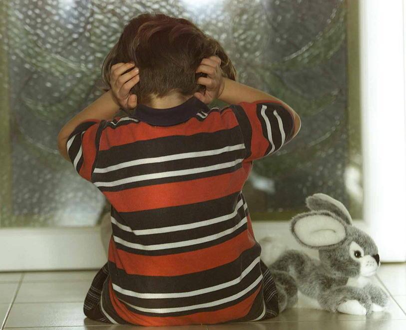 Violentava il figlio di 10 anni subito a processo padre-orco 