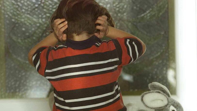 Violentava il figlio di 10 anni subito a processo padre-orco