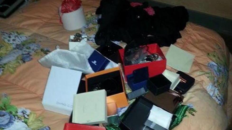 Le svaligiano casa si sfoga su Facebook «Rubati i ricordi»