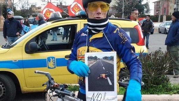 Cento in marcia per il no alla Tirrenica