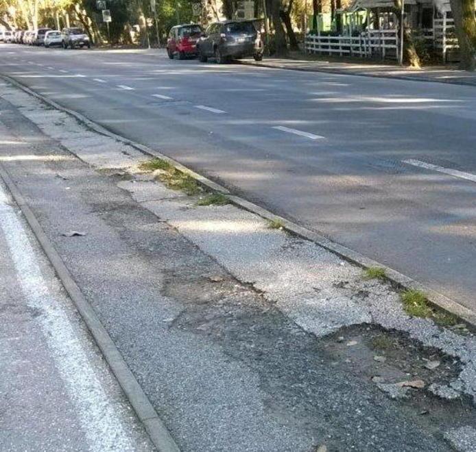 Via Marco Polo, il marciapiede è tutto una buca