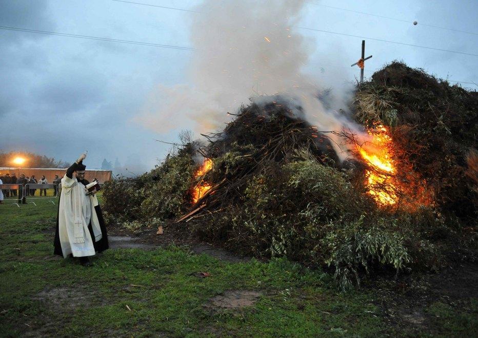 “Su fogarone”, la festa si rinnova sotto il temporale