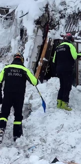In Abruzzo altri nove vigili del fuoco 