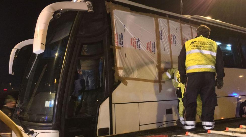 Agguato contro il pullman dei tifosi veneziani 