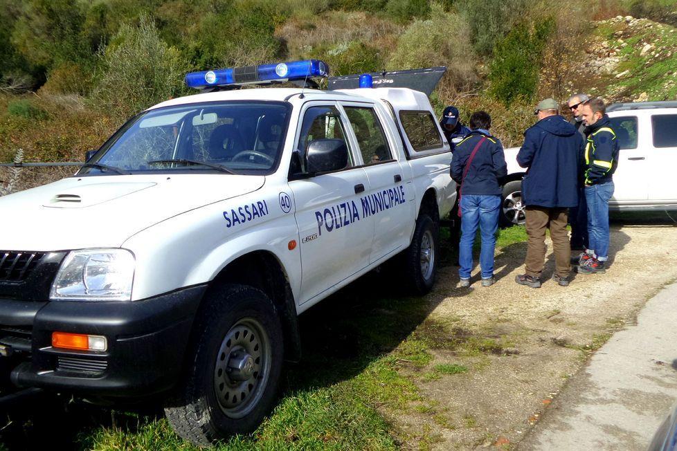 Sassari, sopralluogo nella discarica il drone sorvola il disastro 
