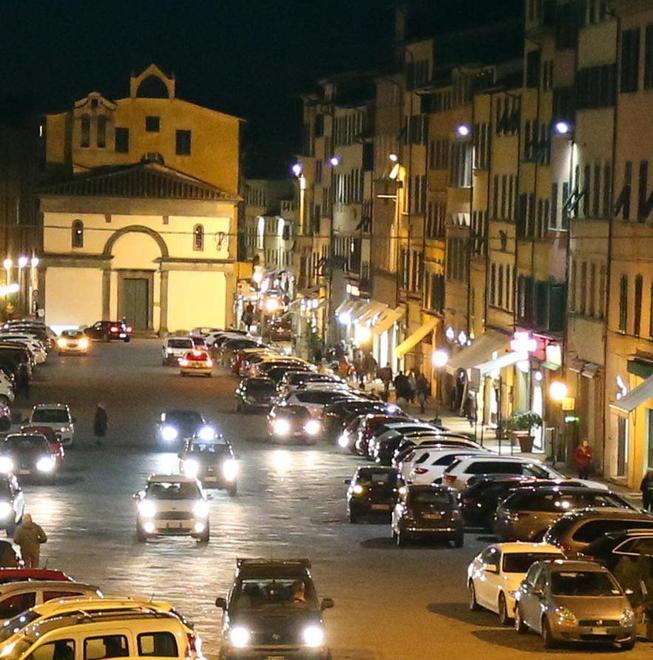 Marciapiedi e nuova luce piazza Mazzini si rifà il look 