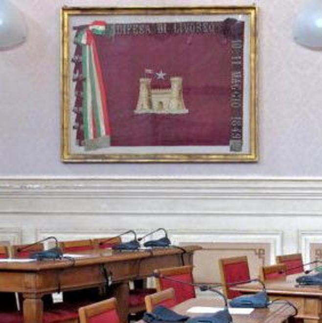 Restaurata la bandiera del 1849: è tornata sulle pareti del consiglio comunale 