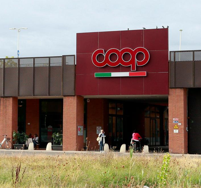 Lanciano sassi dalla Coop, identificati