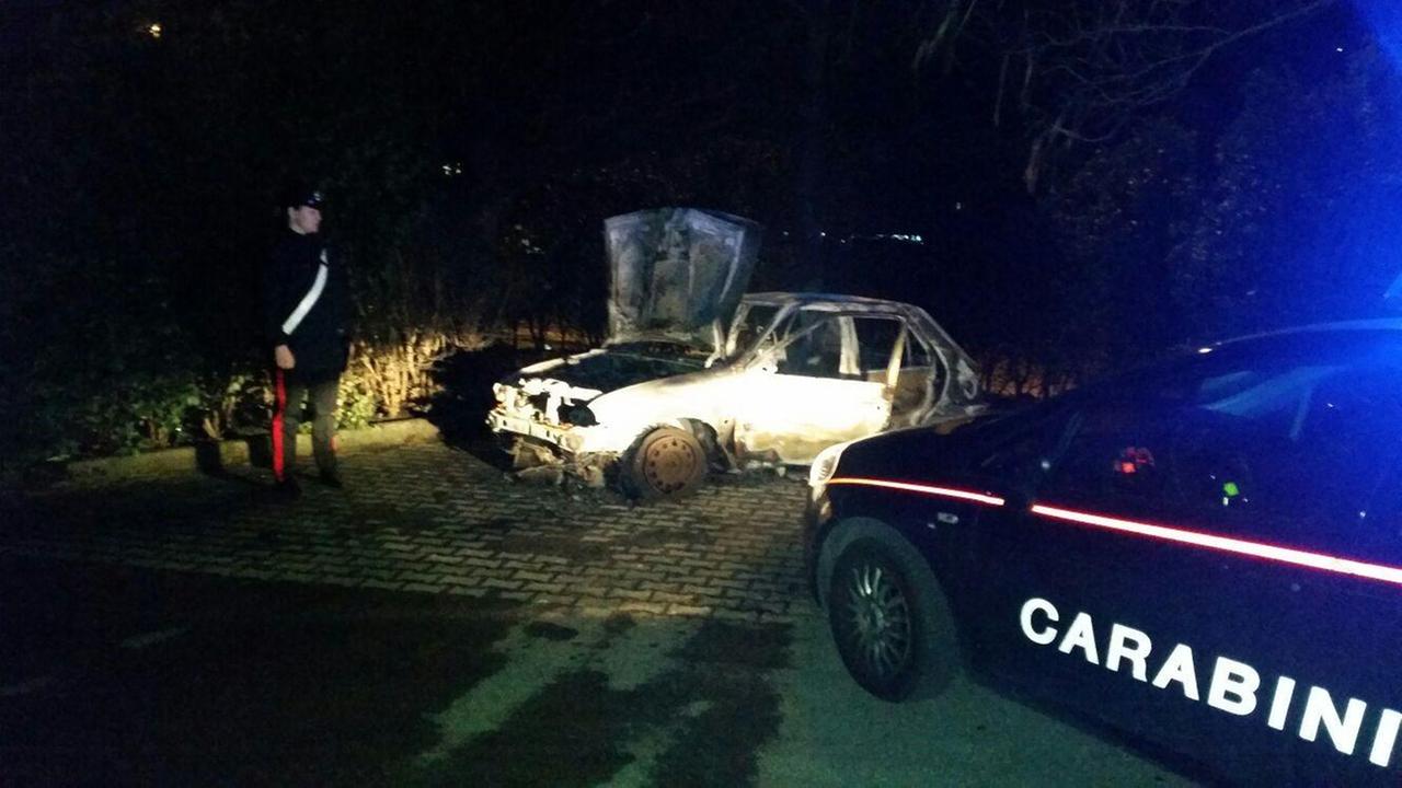 La Ford Fiesta andata in fiamme in via Labriola