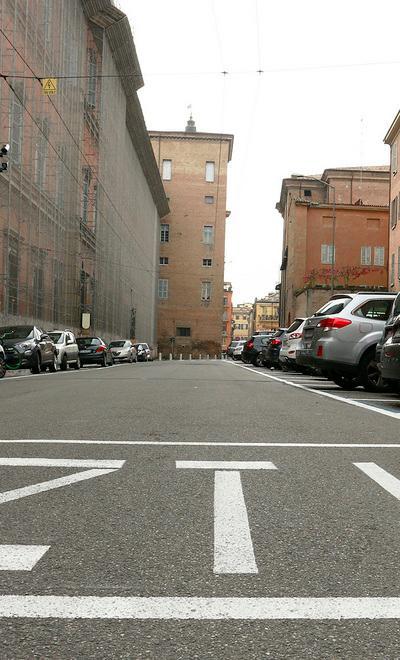 Ztl in ritardo, 1300 euro di multa a Modena 