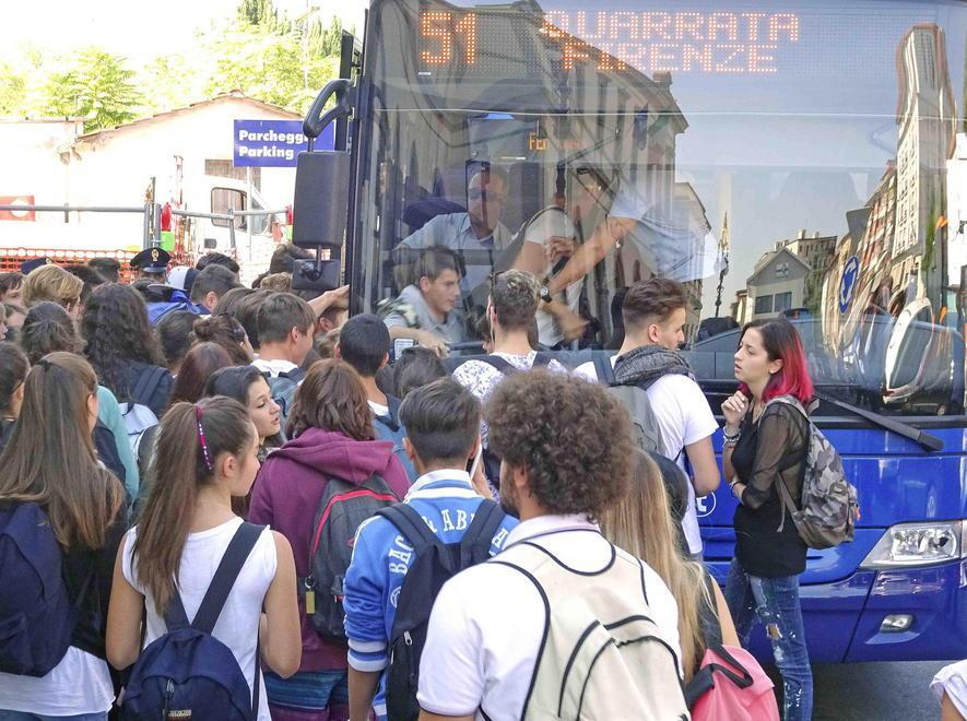 Bus strapieni, studenti infuriati: faccia a faccia col Copit 