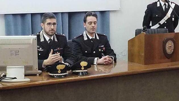 Minacciano e legano famiglia di tabaccai: arrestati dopo un’ora