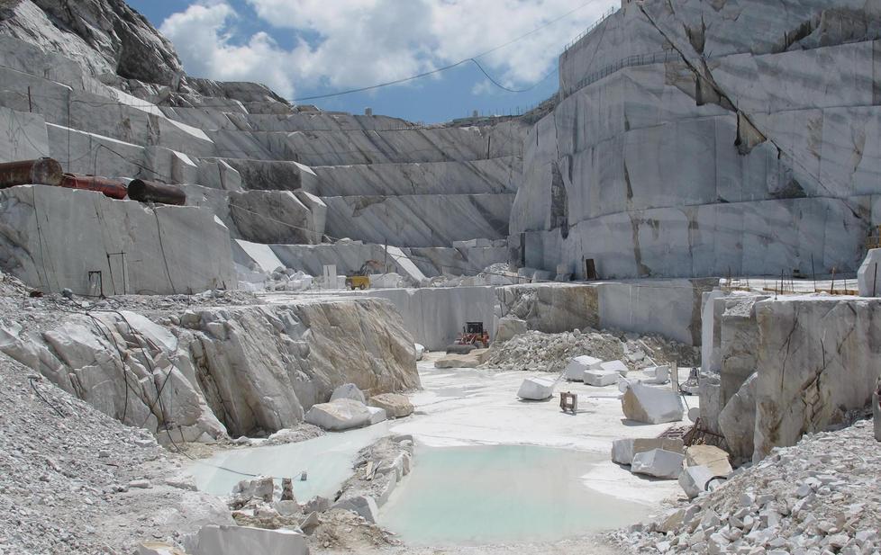 Nero alle cave, al setaccio tutti i documenti 
