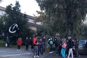 No al contributo volontario a scuola: «Una tassa iniqua»