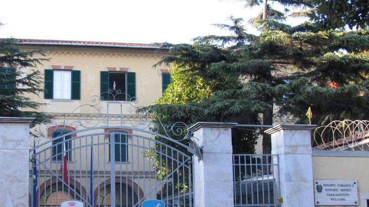 «Alla mensa della Folgore dipendenti pagati la metà»