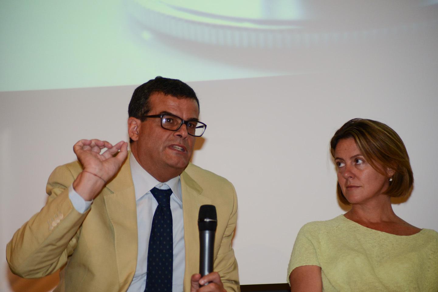 L'assessore alla Sanità Luigi Arru con il ministro della Salute Beatrice Lorenzin