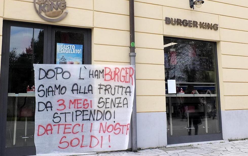 Burger King chiude, dipendenti licenziati 