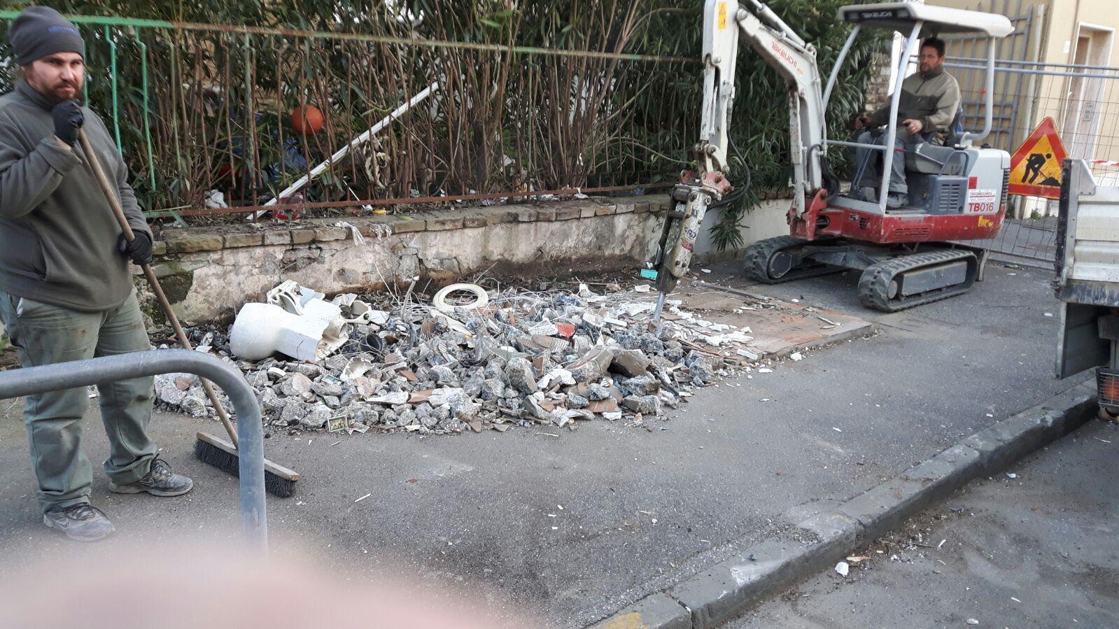 Demolita l'edicola abusiva in via Provinciale Pisana 