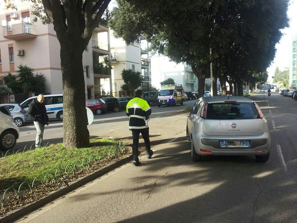 Cagliari, scontro auto-ciclomotore: sedicenne ricoverato in ospedale