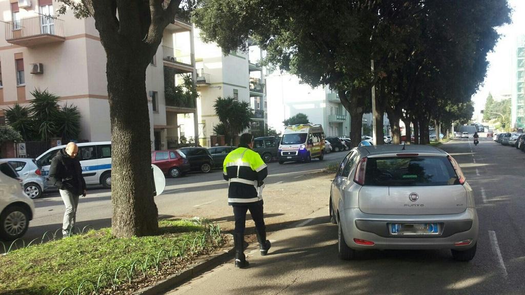 Cagliari, scontro auto-ciclomotore: sedicenne ricoverato in ospedale