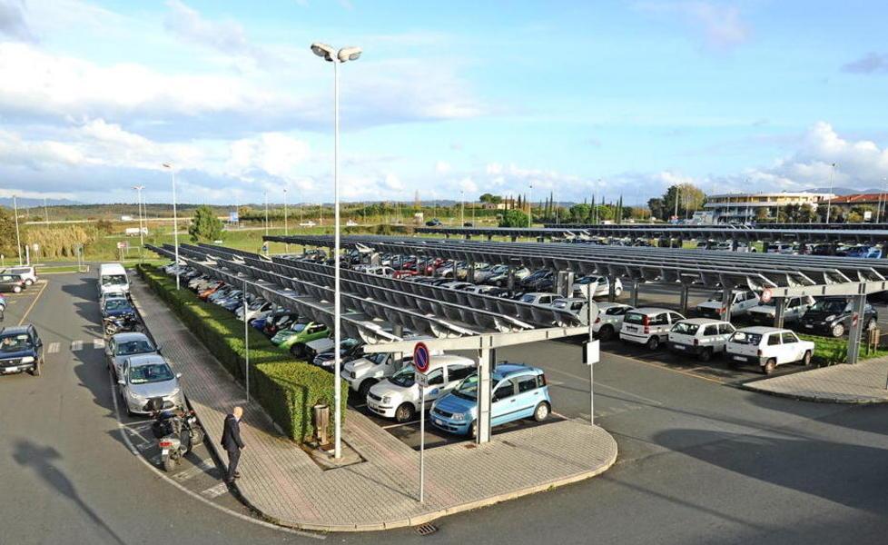 Il parcheggio dell'ospedale di Cecina, una delle zone dove sono stati effettuati i controlli