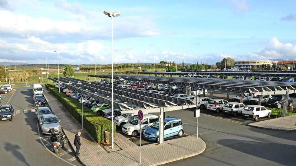 Il parcheggio dell'ospedale di Cecina, una delle zone dove sono stati effettuati i controlli