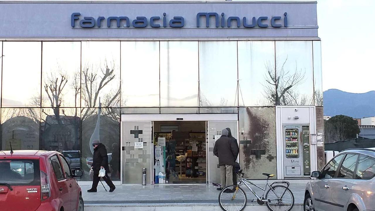 «Devo sfamare tre figli»: e rapina la farmacia