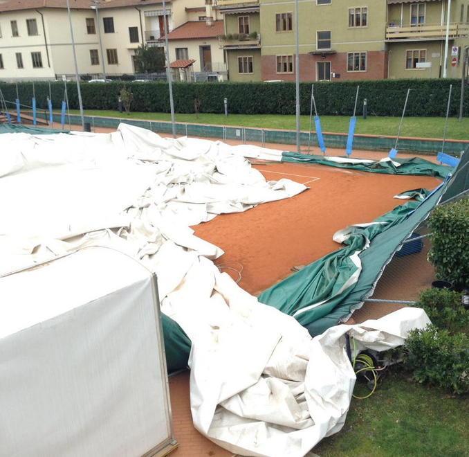 Il Tc Bisenzio sposta le finali dopo il crollo