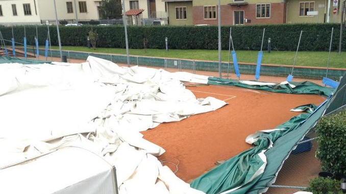 Il Tc Bisenzio sposta le finali dopo il crollo