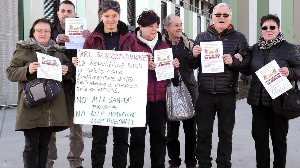 “No ai tagli”, volantini al San Jacopo