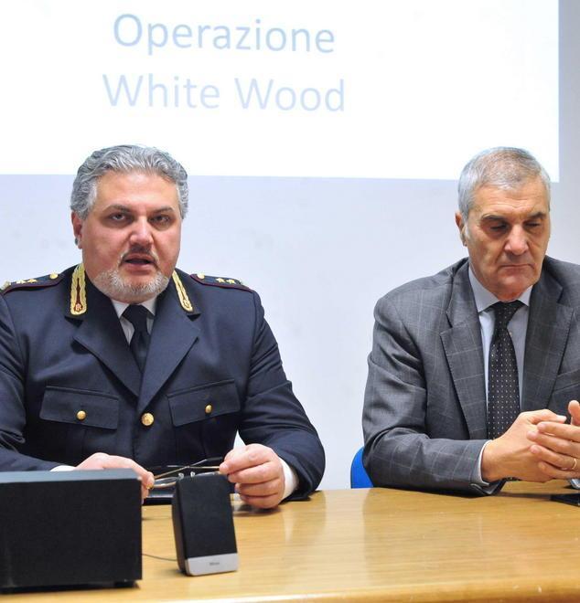 Spacciavano nel bosco armati di machete 