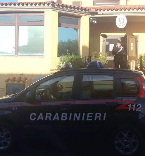 Versa da bere a un cliente ubriaco, barista denunciato