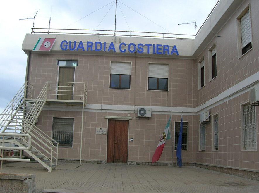 Pesca abusiva in porto: denunciati 