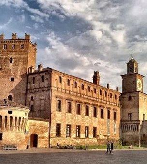 Il Castello della fantasia? Qui,a Carpi, nella piazza più bella 