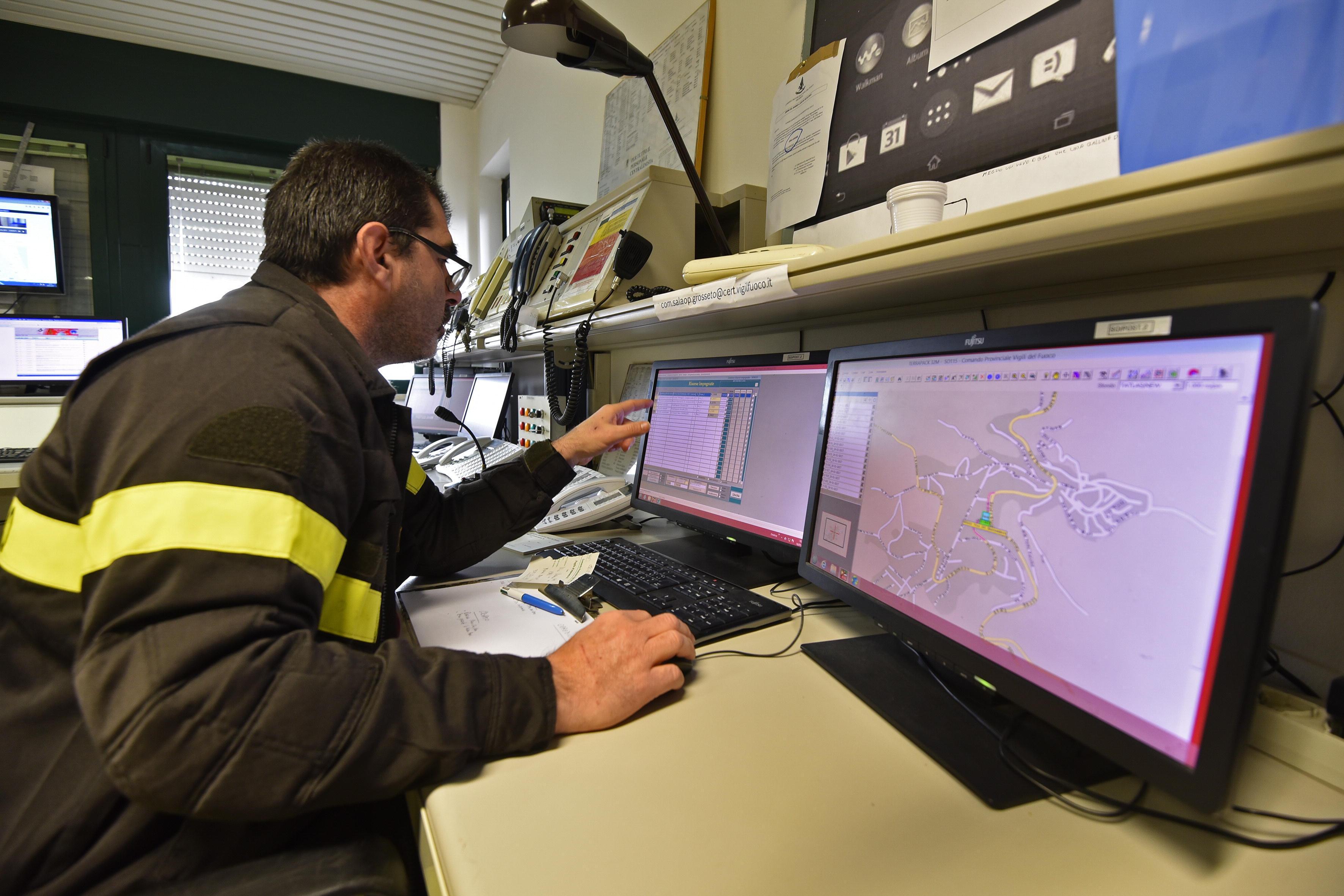 Cinque incendi lungo la linea ferroviaria