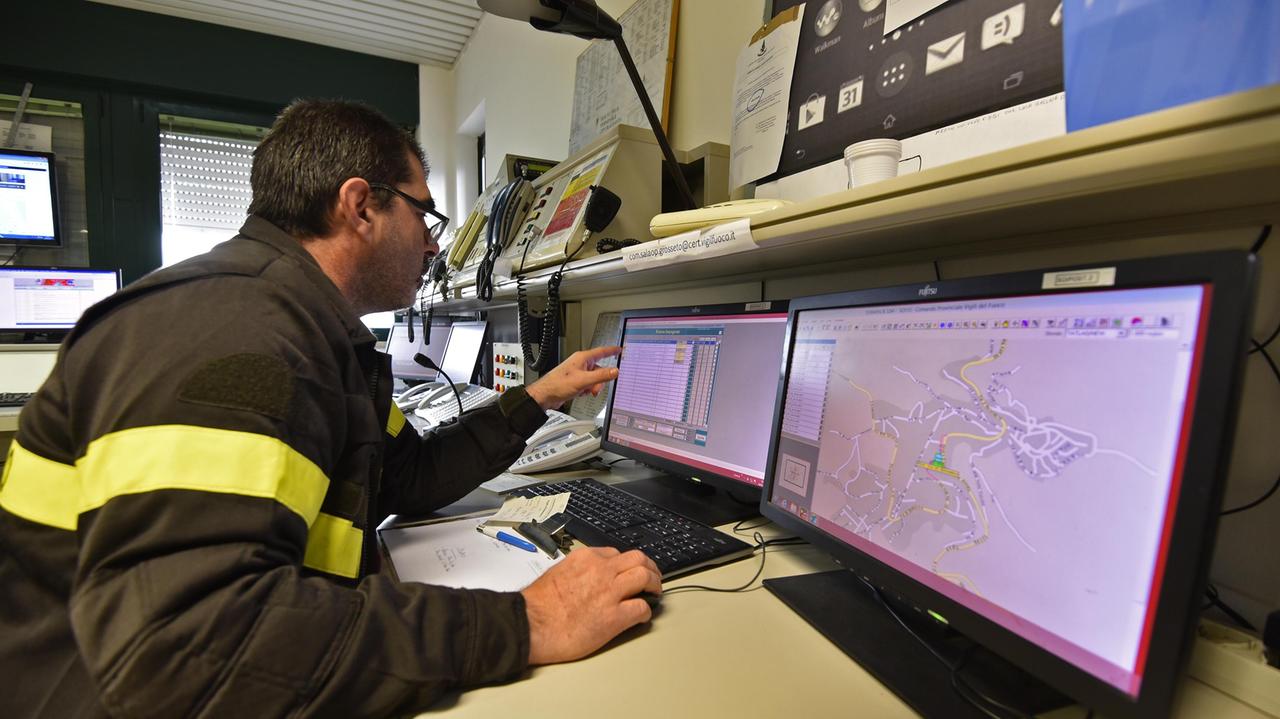 Cinque incendi lungo la linea ferroviaria