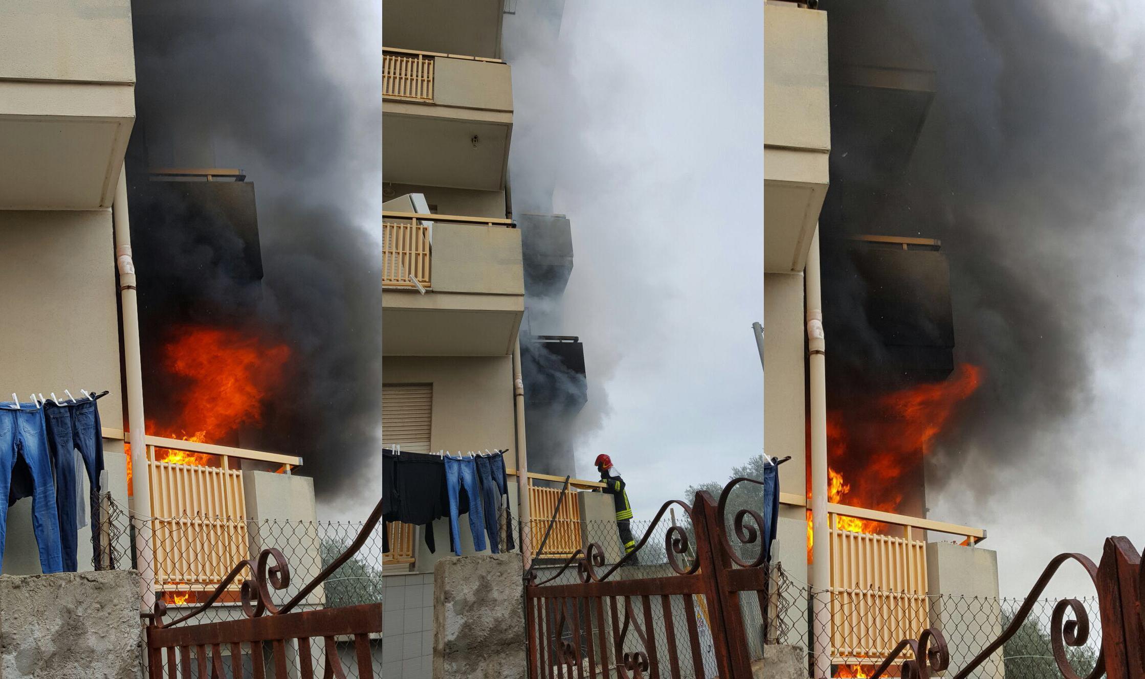 Paura a Sassari, rogo in una palazzina: fiamme fino al terzo piano